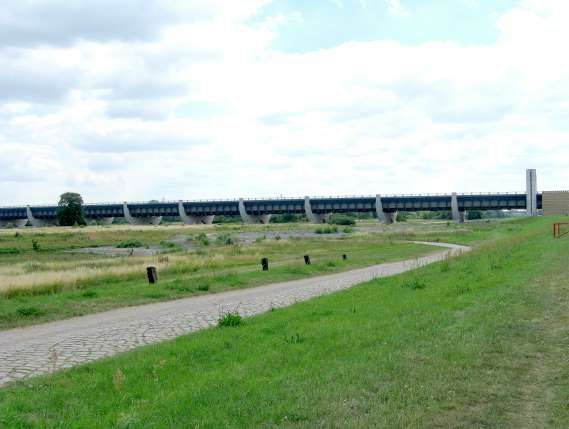 die Trogbrücke von Magdeburg - vollständig aus Stahl gebaut